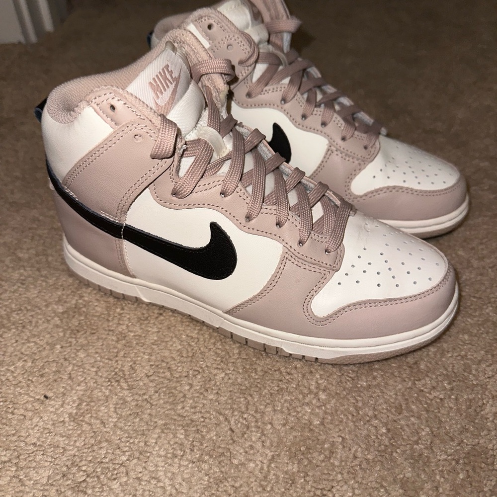 Nike 2022
Wmns Dunk High 'Fossil Stone' Authentication email available